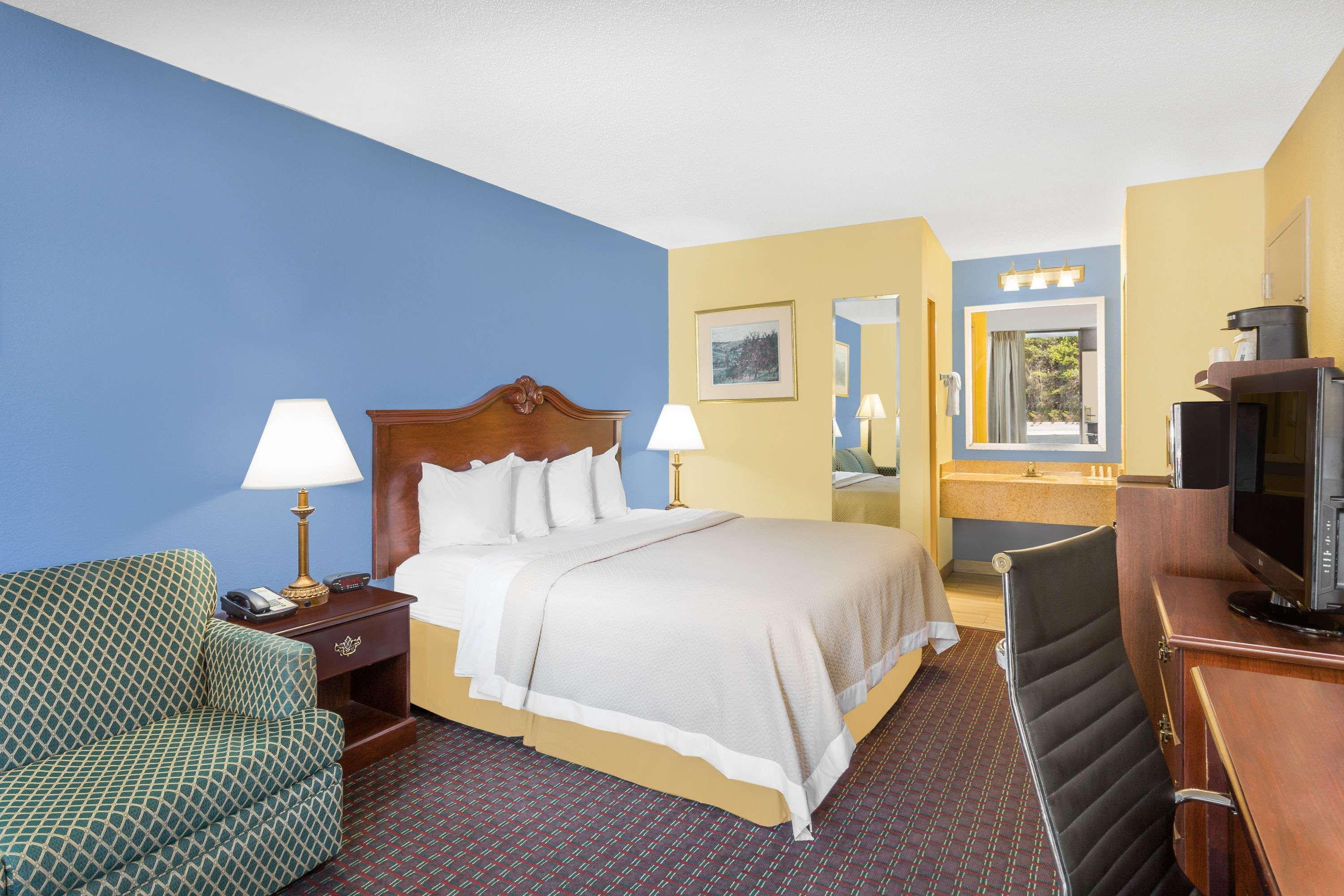 Days Inn By Wyndham Mocksville Екстериор снимка