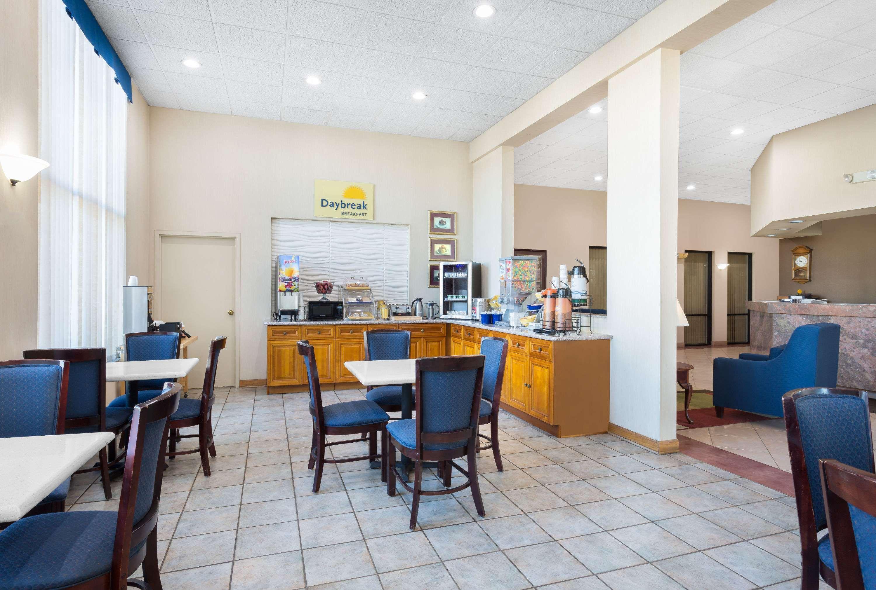 Days Inn By Wyndham Mocksville Екстериор снимка