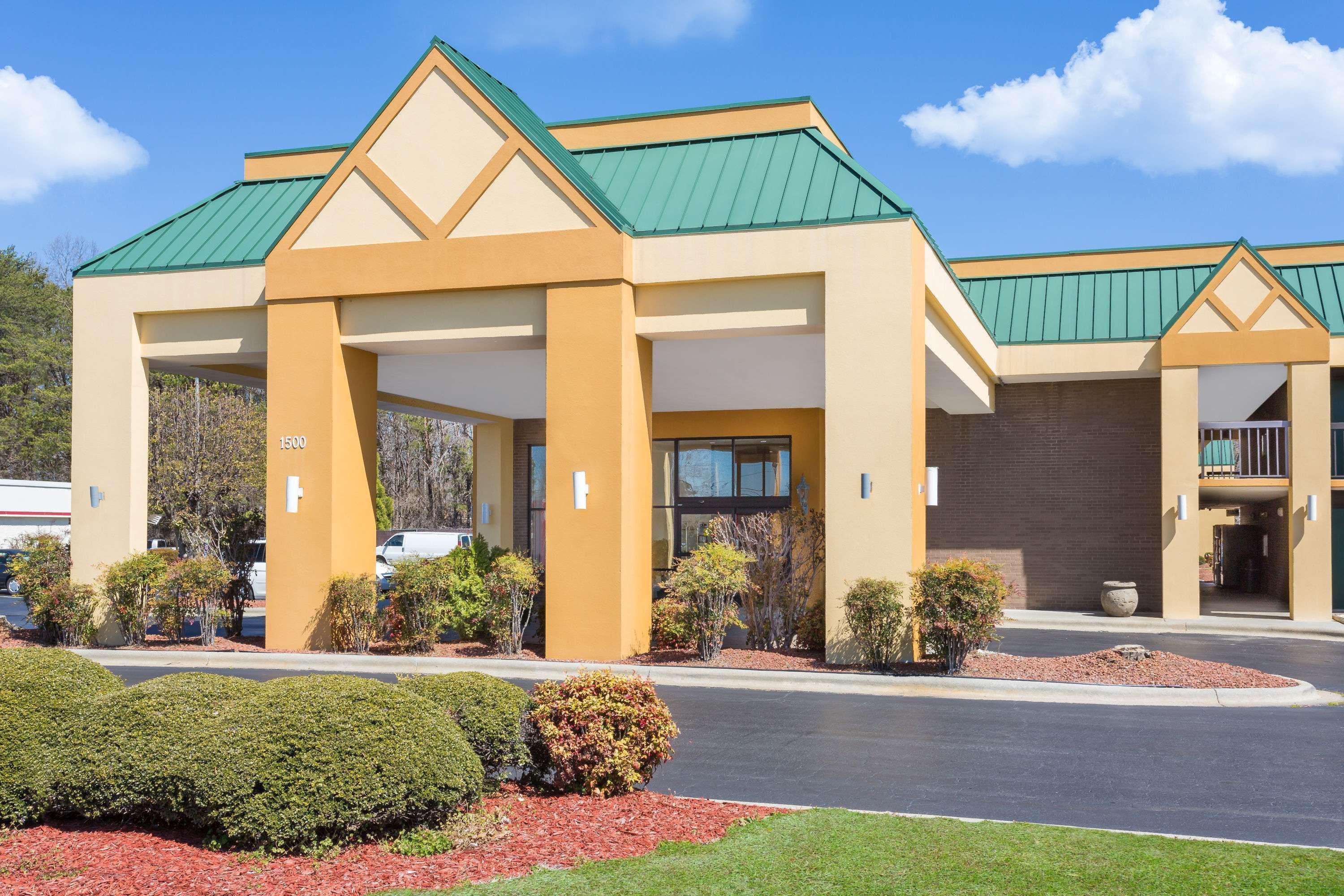Days Inn By Wyndham Mocksville Екстериор снимка