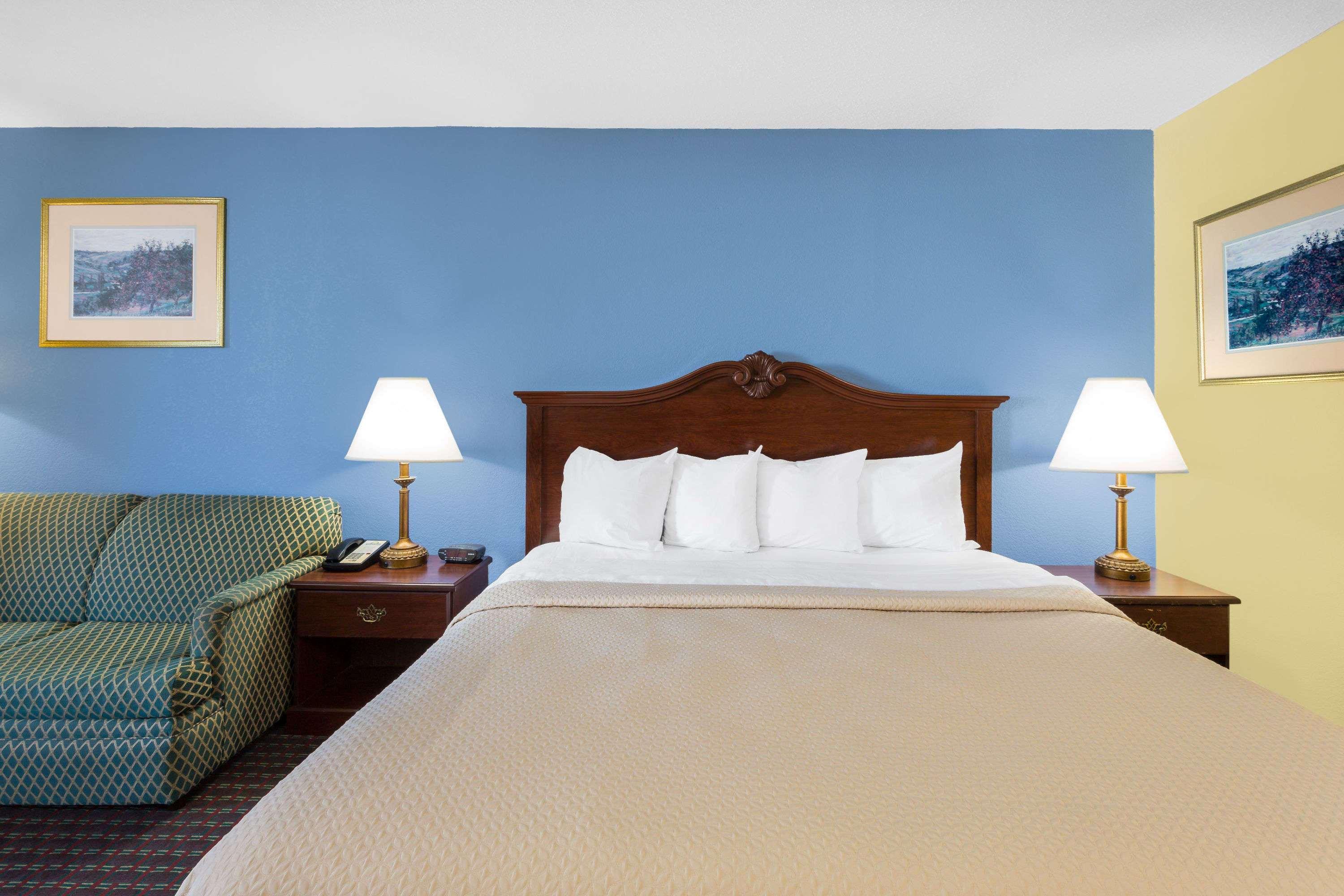 Days Inn By Wyndham Mocksville Екстериор снимка